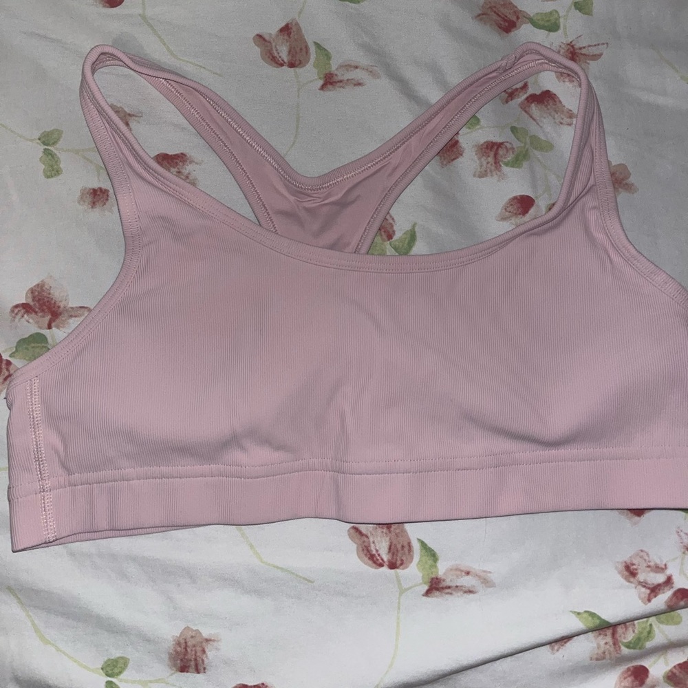 Aritzia sports bra in pink